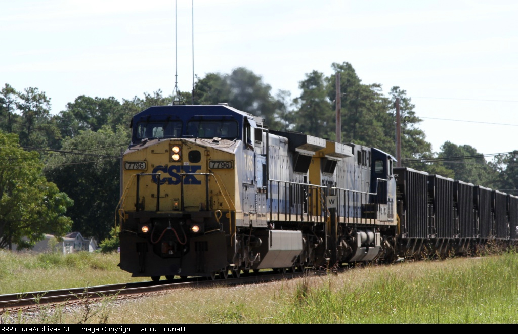 CSX 7796 leads train K760 westbound